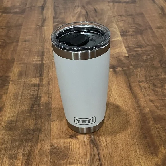 YETI Rambler 20 oz. Travel Mug - White - Banfe & Lake Louise (Canada) - Picture 3 of 6
